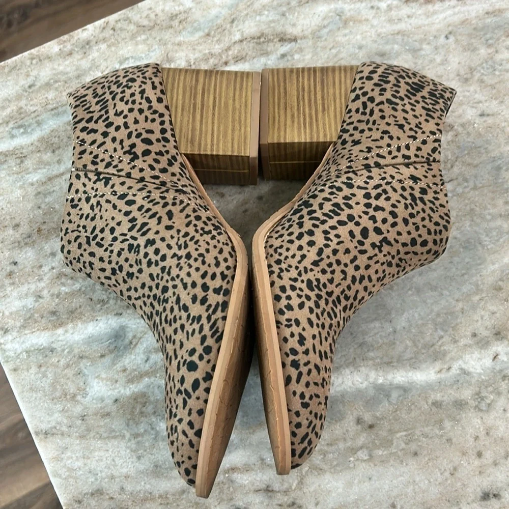 Melrose Ave  Los Angeles 100% Vegan Cheetah Bootie size 9